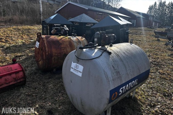 2 stk. dieseltanker med pumpeutstyr